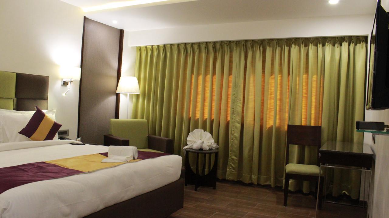 Hotel Ajantha Evergreen Vijayawāda Esterno foto