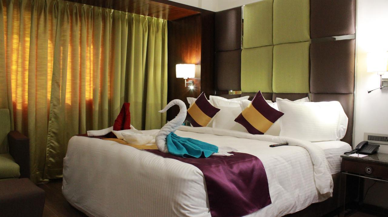 Hotel Ajantha Evergreen Vijayawāda Esterno foto