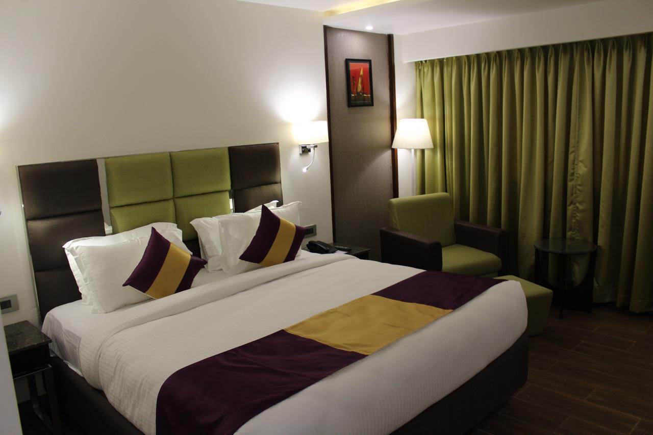 Hotel Ajantha Evergreen Vijayawāda Esterno foto