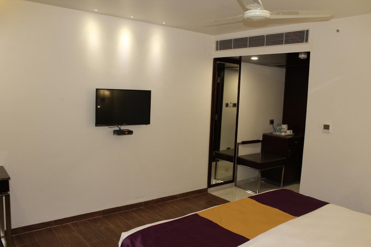 Hotel Ajantha Evergreen Vijayawāda Esterno foto