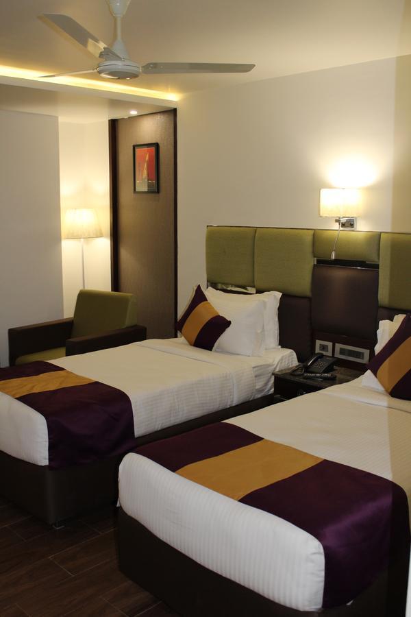 Hotel Ajantha Evergreen Vijayawāda Esterno foto