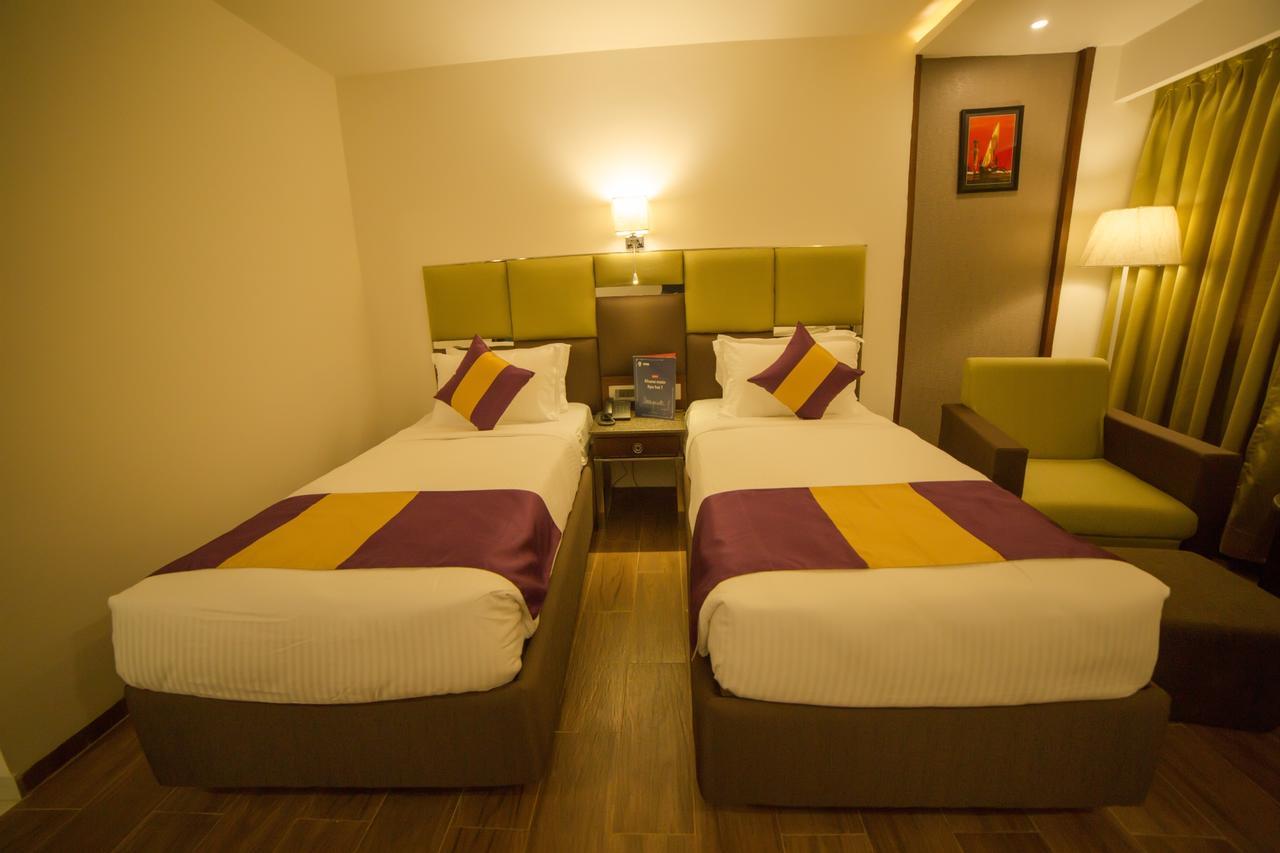 Hotel Ajantha Evergreen Vijayawāda Esterno foto