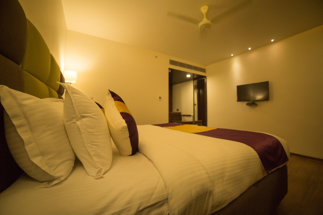 Hotel Ajantha Evergreen Vijayawāda Esterno foto